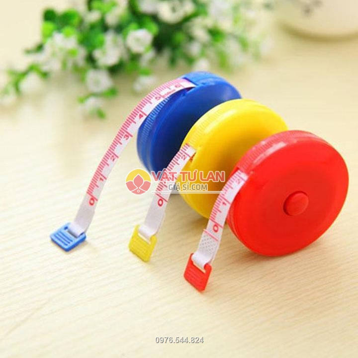 Thước có chiều dài dây là 1.5m, trên thước chia vạch 2 mặt kích thước rõ ràng, sắc nét Thước có chiều dài dây là 1.5m, trên thước chia vạch 2 mặt kích thước rõ ràng, sắc nét